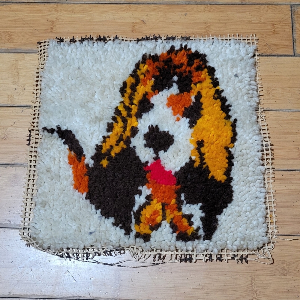 Vintage Handmade Latch Hook Rug Wall Hanging Pillow Top Dog Puppy